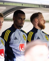 必赢体育官网-伊萨克久疏战阵：夏窗罢训后缺席三月，欧预赛首轮未获出场